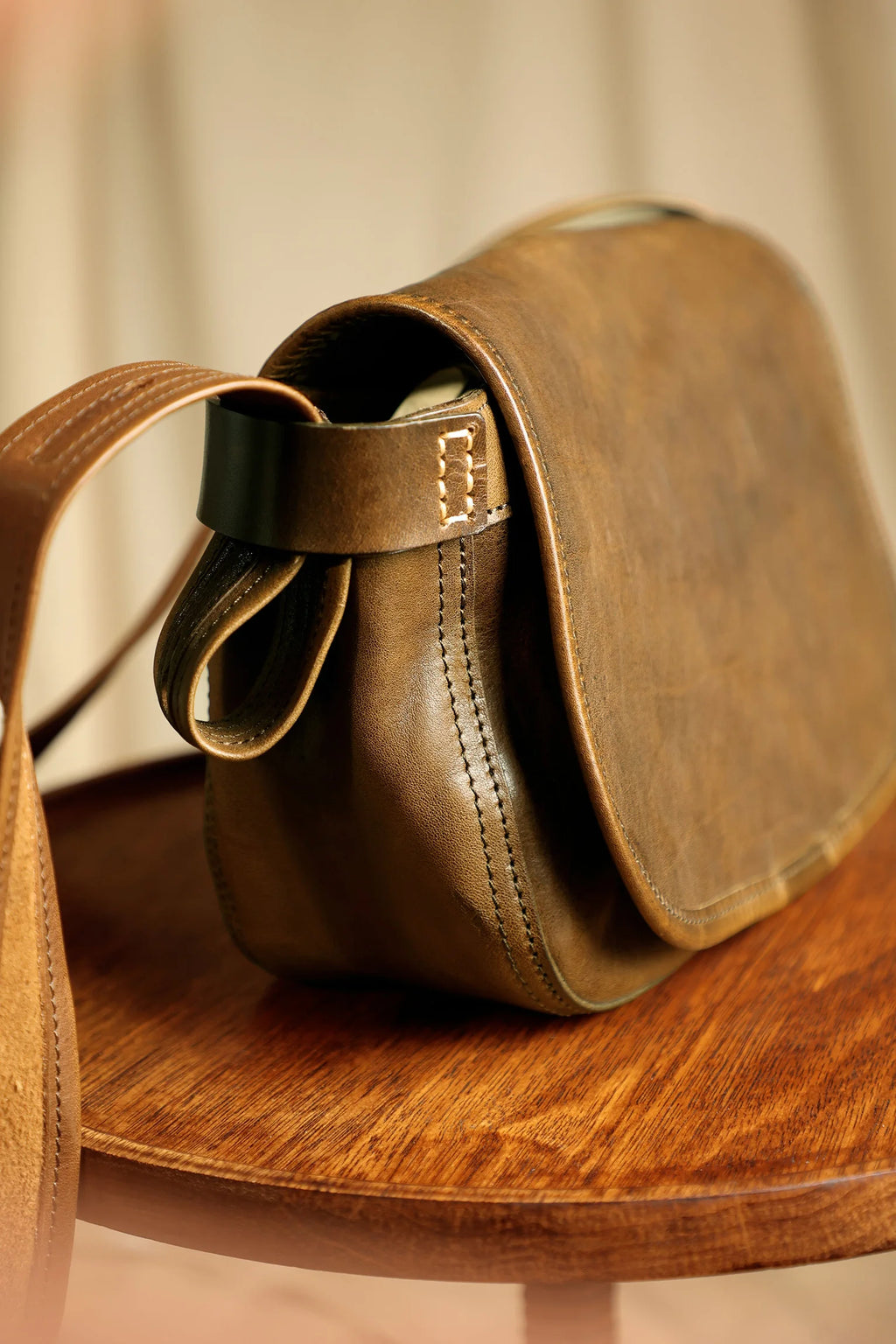 Casual daily luxury vintage designer handmade genuine leather men's women's shoulder bag vegetable tanned cowhide crossbody bag