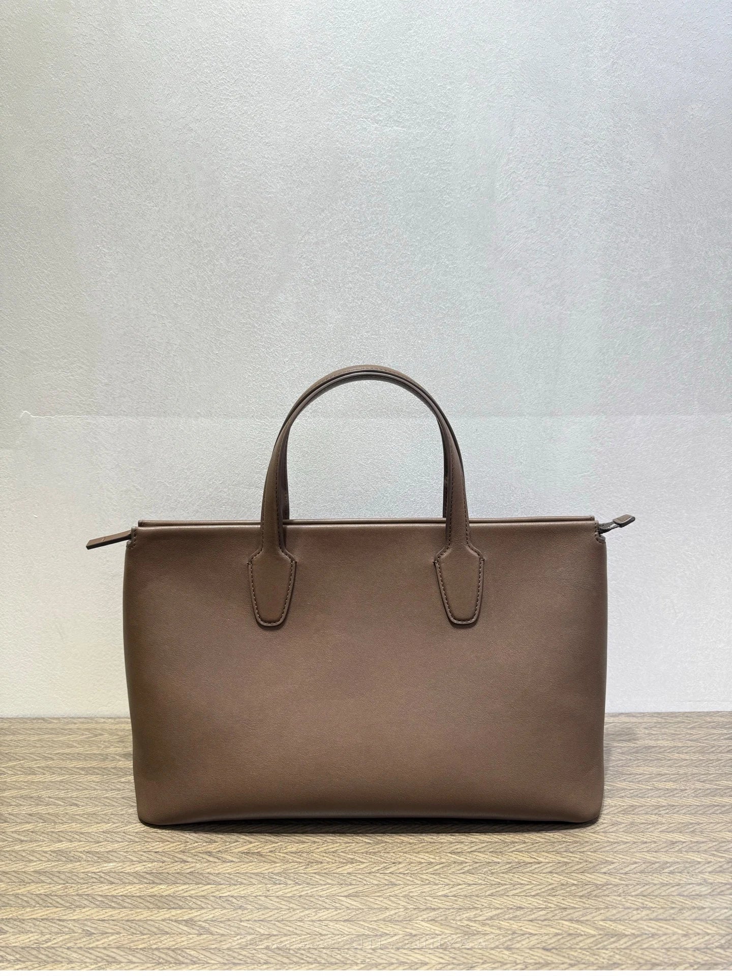 Vintage Genuine Leather Handbag Women Sheepskin Lining Soft Retro Top Grain Cowhide  Water Absorbing Large Capacity Commuter