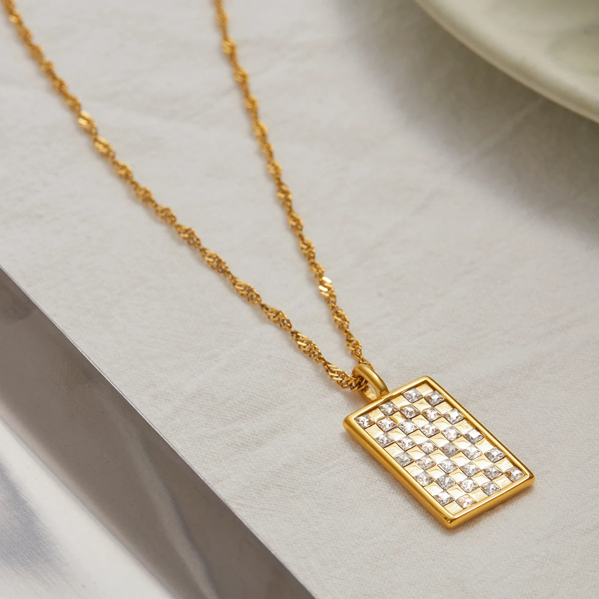 Yori New Arrival Handmade Summer Jewelry 18K PVD Plated Waterproof Statement Rectangular Pendant Necklace