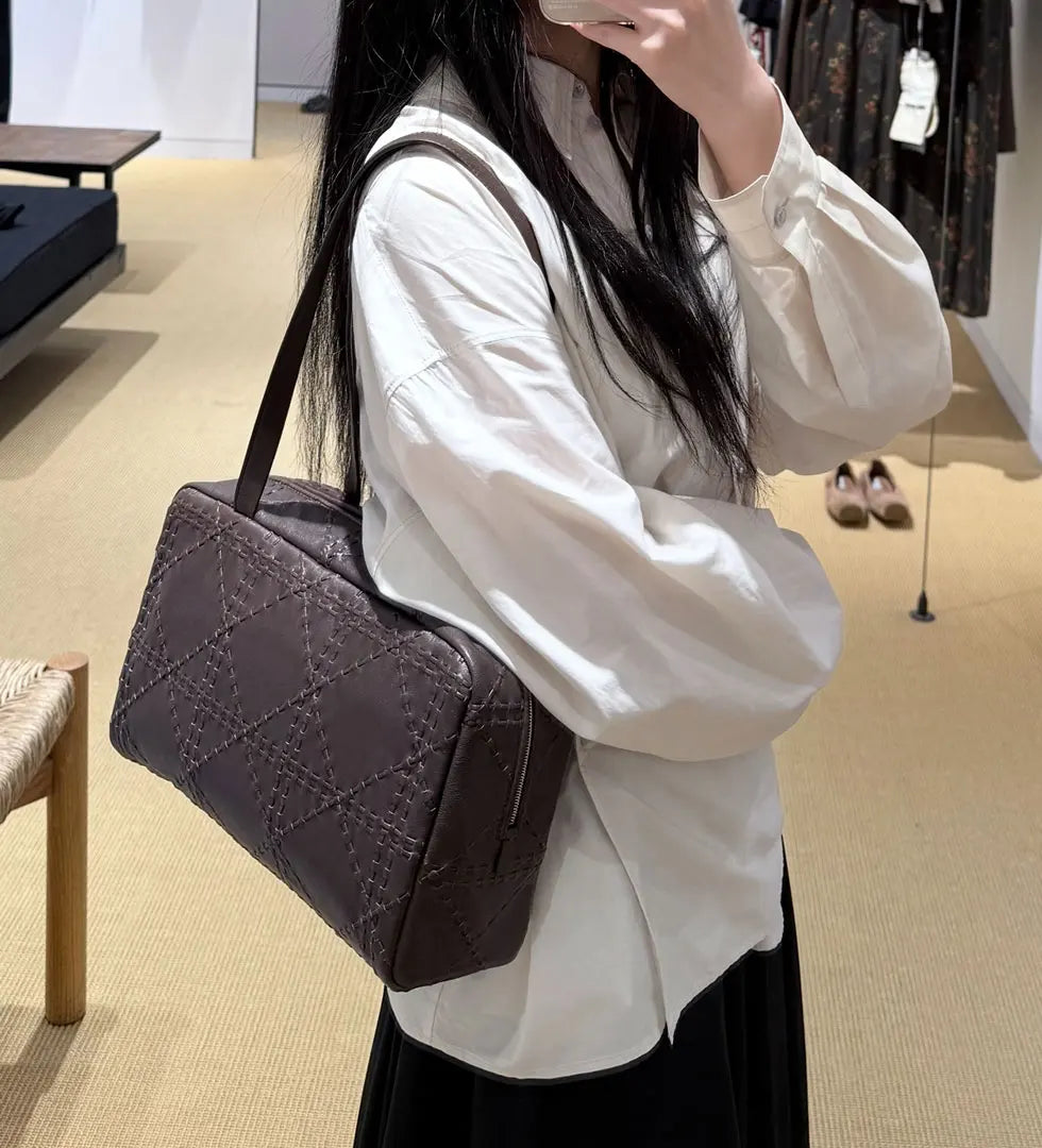 2025 autumn and winter new leather totem handmade bowling bag sheepskin shoulder bag high-quality sheepskin crossbody bag