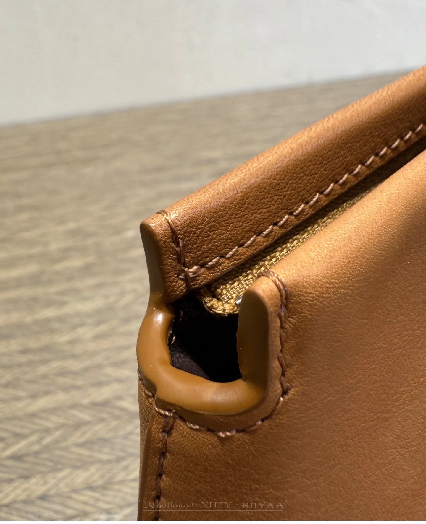 Vintage Genuine Leather Handbag Women Sheepskin Lining Soft Retro Top Grain Cowhide  Water Absorbing Large Capacity Commuter