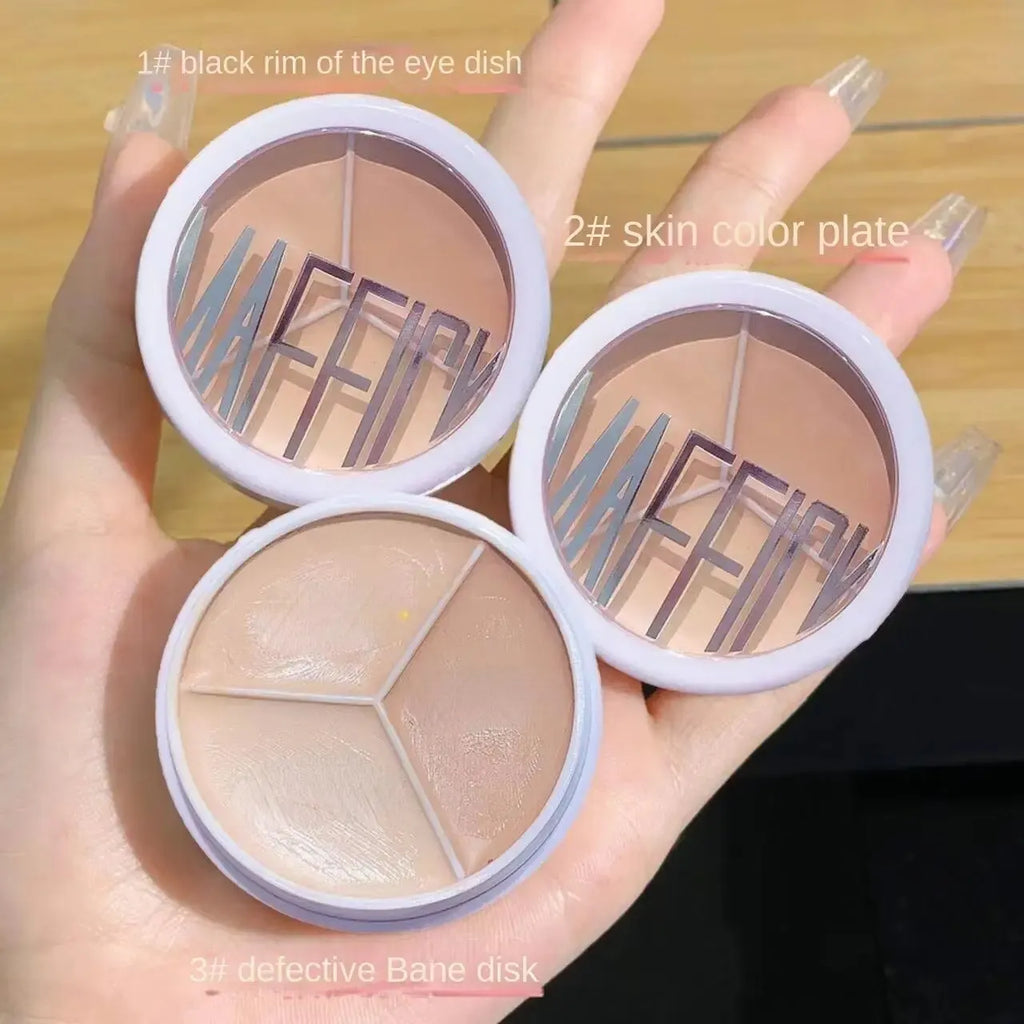 Tidesmit 3-Color Concealer Palette texture close-up for professional dark circle and face blemish coverage