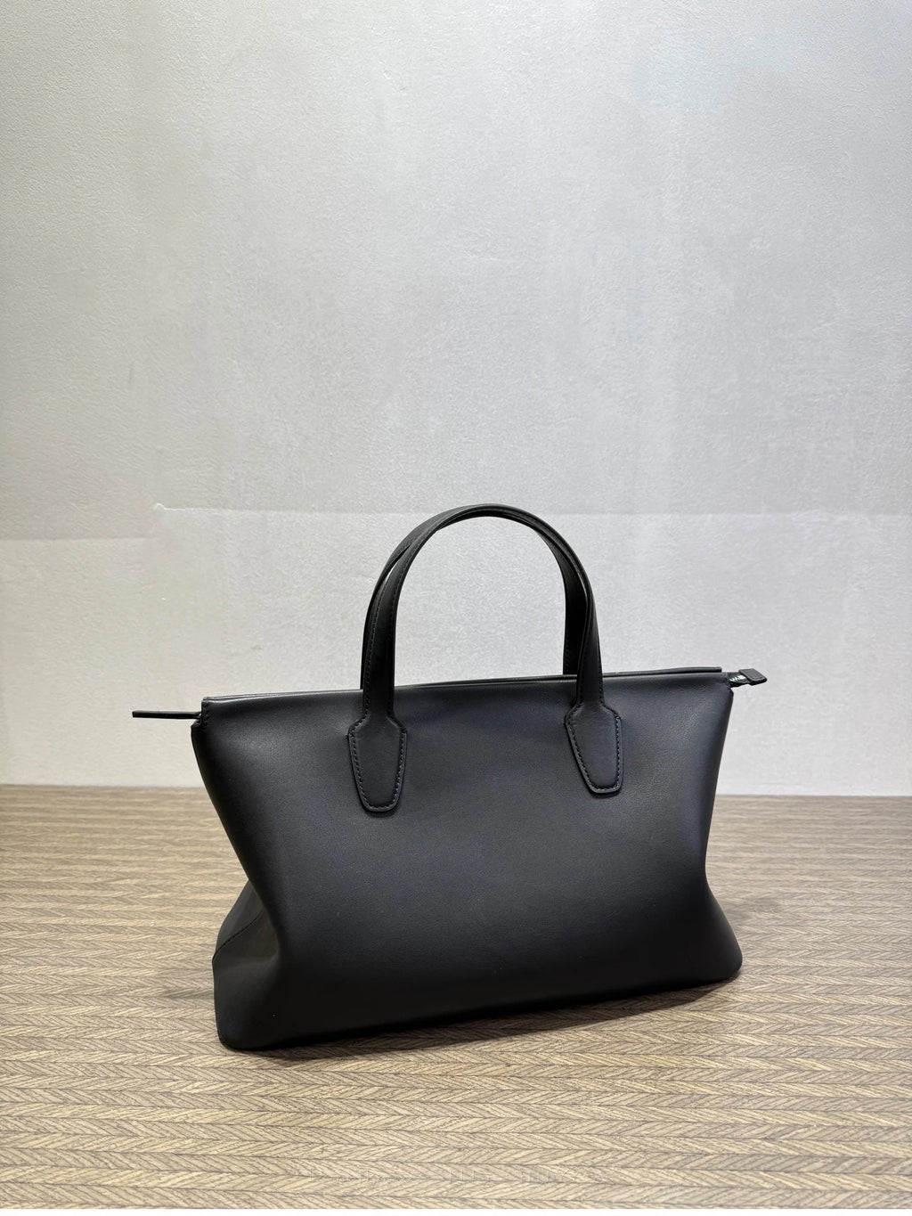 Vintage Genuine Leather Handbag Women Sheepskin Lining Soft Retro Top Grain Cowhide  Water Absorbing Large Capacity Commuter