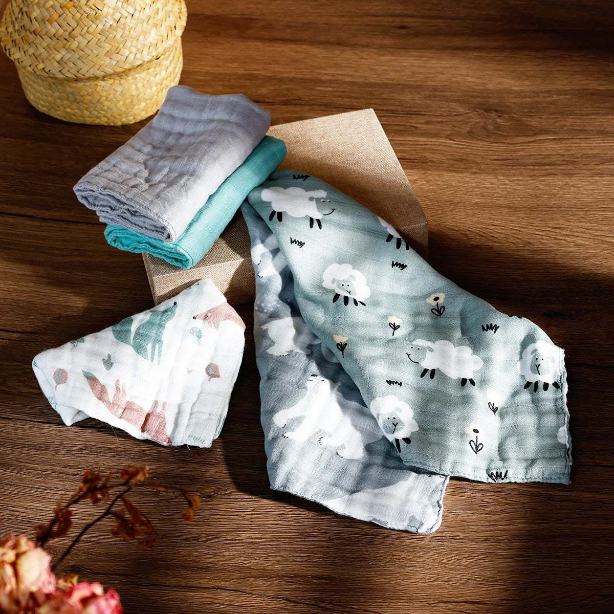 HappyFlute New 30*30CM Cute Animals Print 5PCS Set Bamboo Cotton Hanging Design Baby For Home Or Travel Use Baby Square Towel