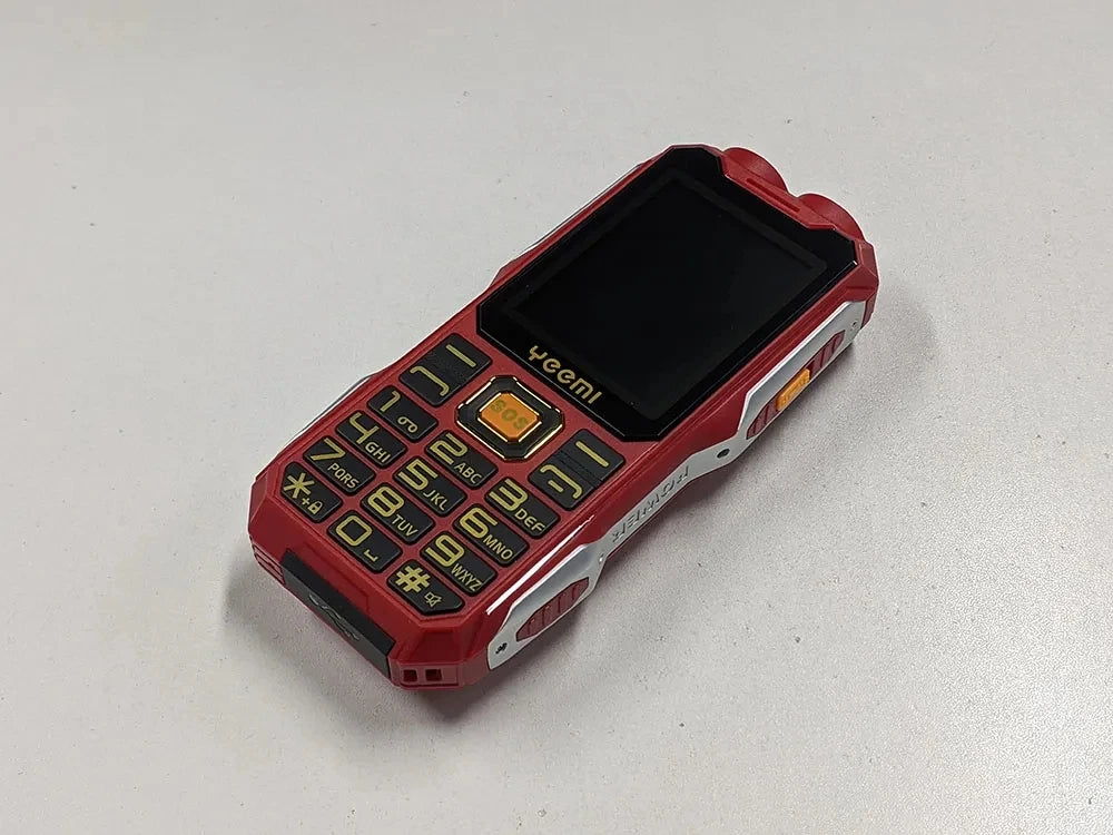 YEEMI Q8 2G CellPhone 2.4inches GSM HD Display Dual SIM Loud Voice Big Keyboard Dual Flashlight Mobile Phone Excellent Quality