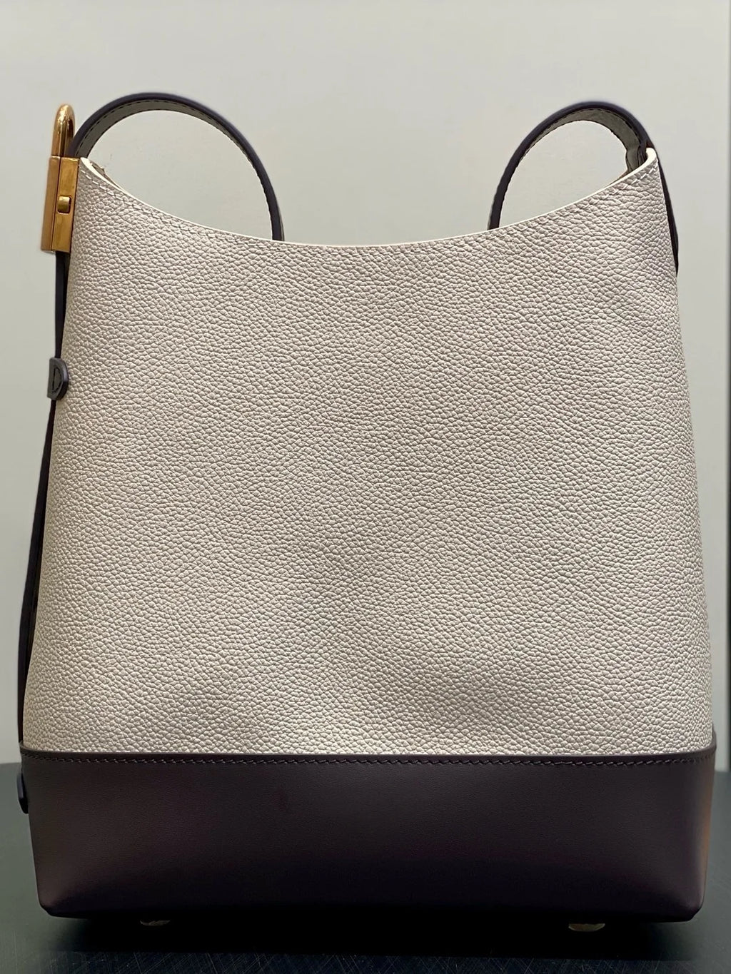 2026 New Women's Handbag, Large Capacity Bucket Bag Color blocked Design High Quality Genuine Leather Material Multi Functional