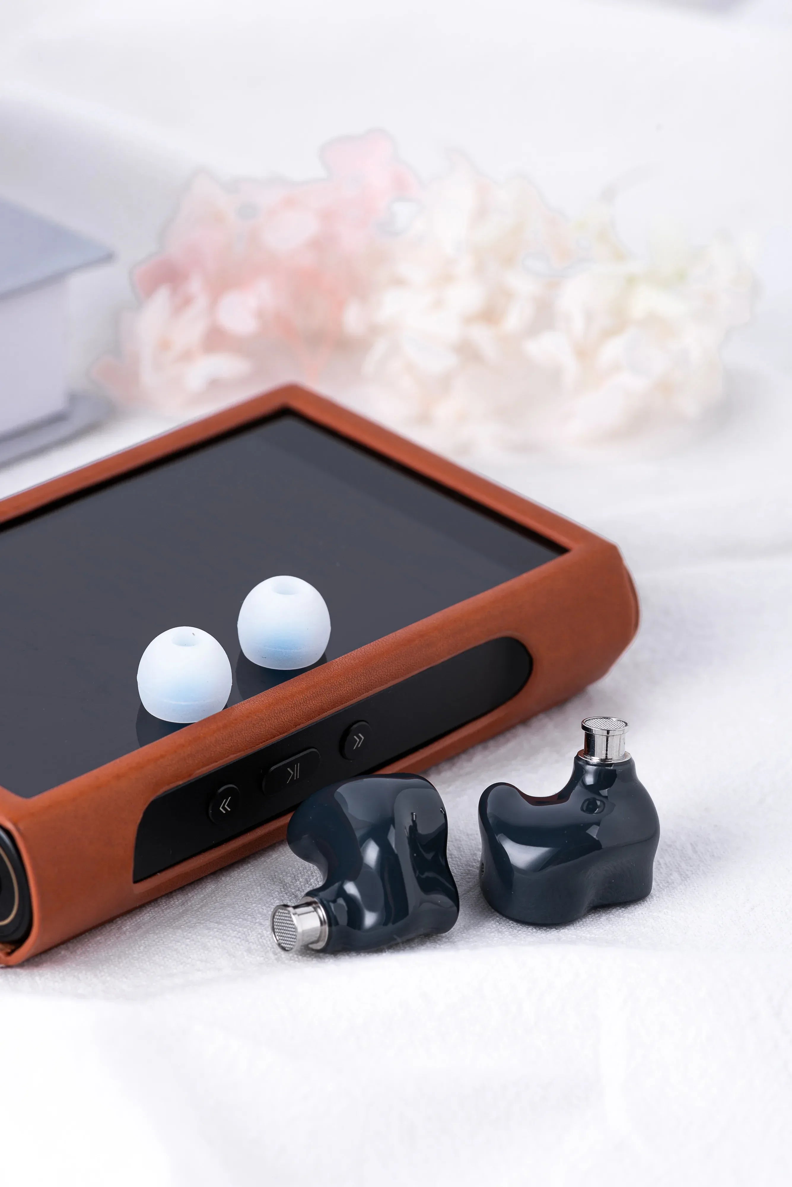 Mega5Est In-Ear Monitors: 5-Driver Hi-Fi Earphones by Tidesmit Tidesmit