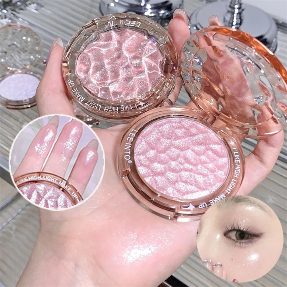 Tidesmit LEE INTO highlighter powder texture close-up featuring fine shimmer pearlescent finish and silky texture