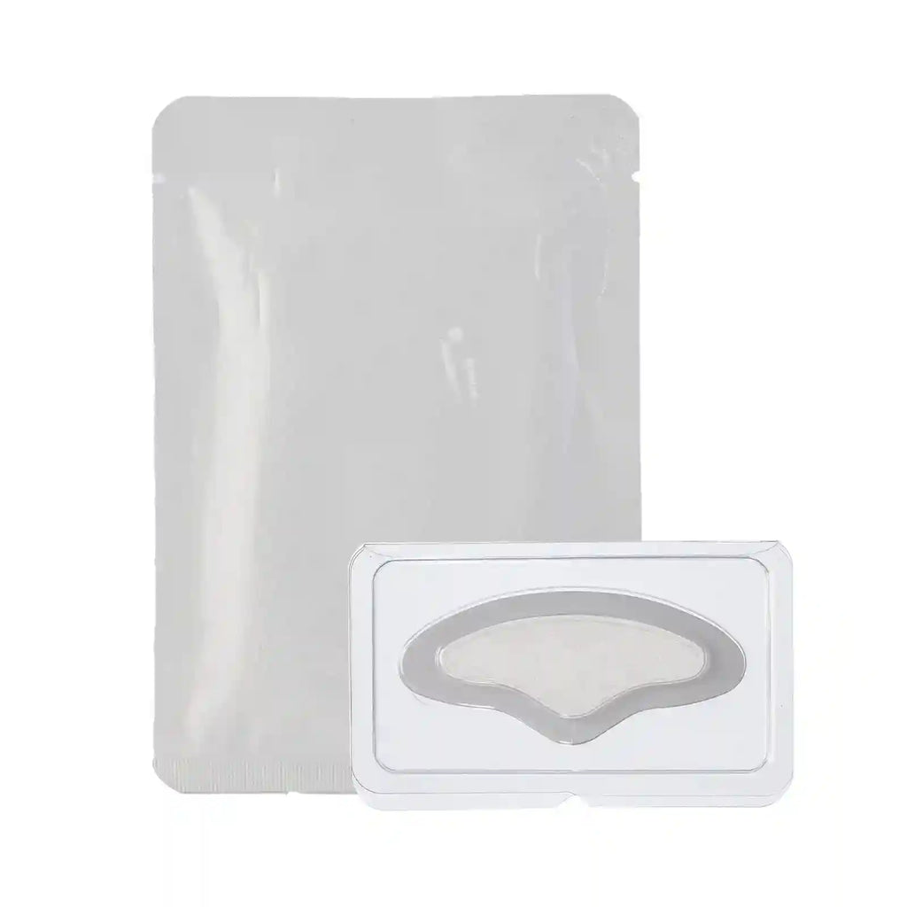 A white rectangular sachet beside a clear blister pack containing a single, curved, translucent microneedle patch.