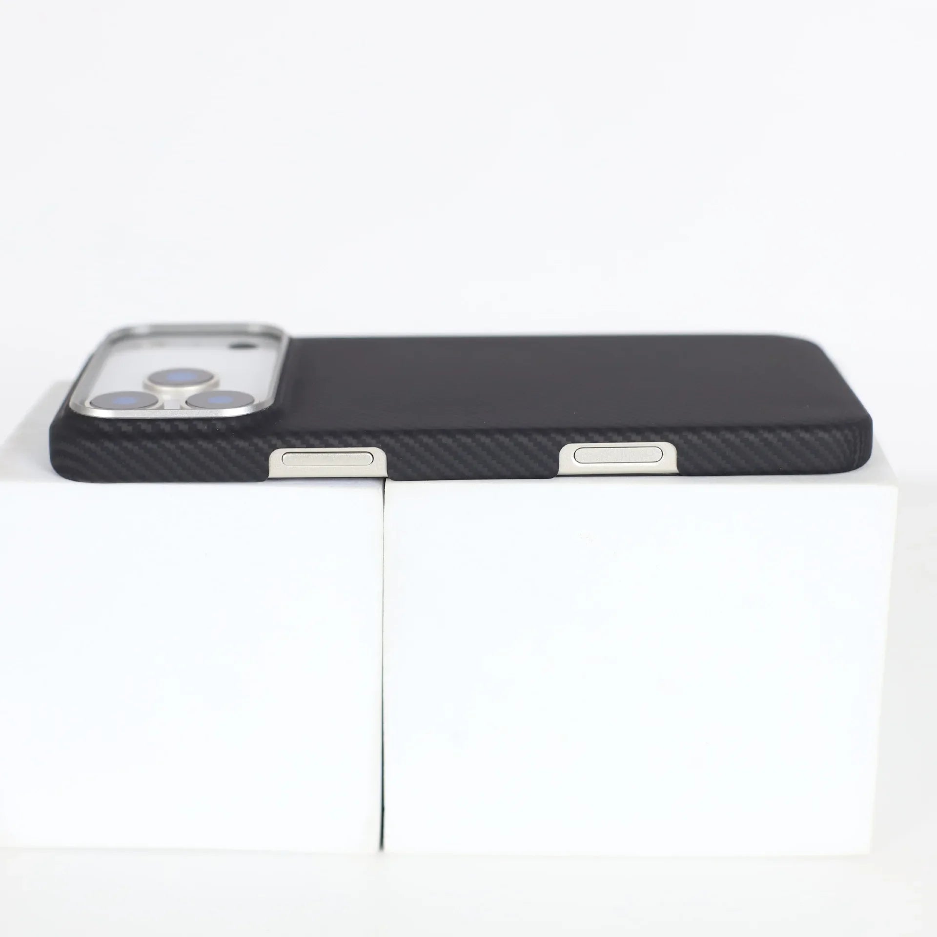 iPhone 17 Pro Max Aramid Fiber Case - Slim Military-Grade Protection Tidesmit